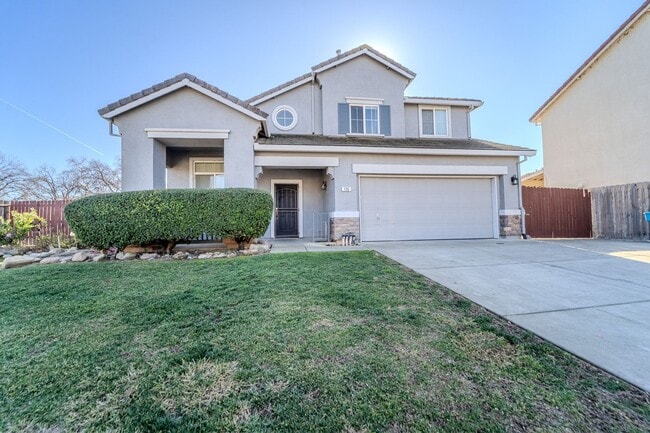 Primary Photo - ? Spacious 4-Bedroom, 2.5-Bathroom Home in...