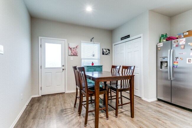 Building Photo - 3-BEDROOM NEWER CONSTRUCTION IN CONVERSE