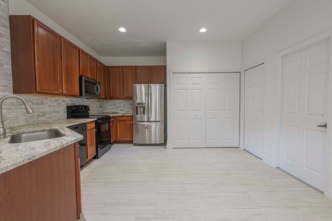 Building Photo - 3701 Titanic Cir