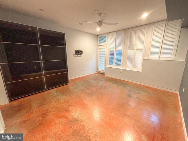 Building Photo - 149 W Laurel St