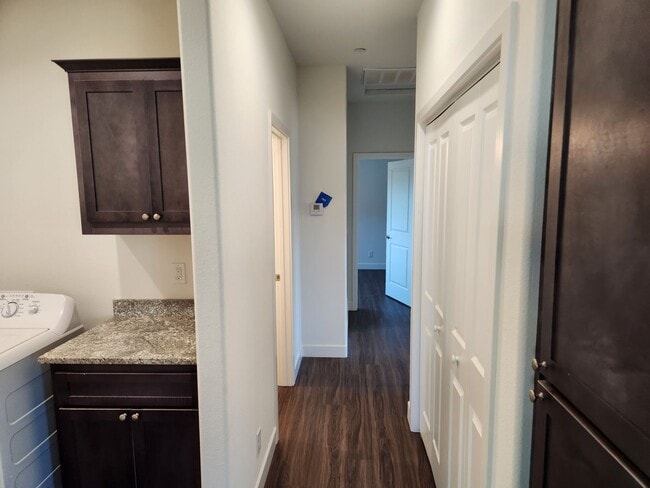 Building Photo - 6117 Lois Dr