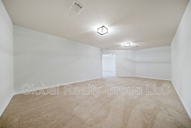 Building Photo - 648 Amber Creek
