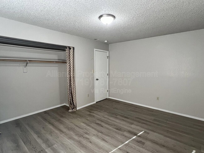 Building Photo - 4427 Hunting Meadows Cir