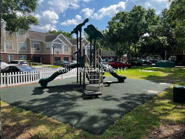 Building Photo - 8300 Elm Park Dr