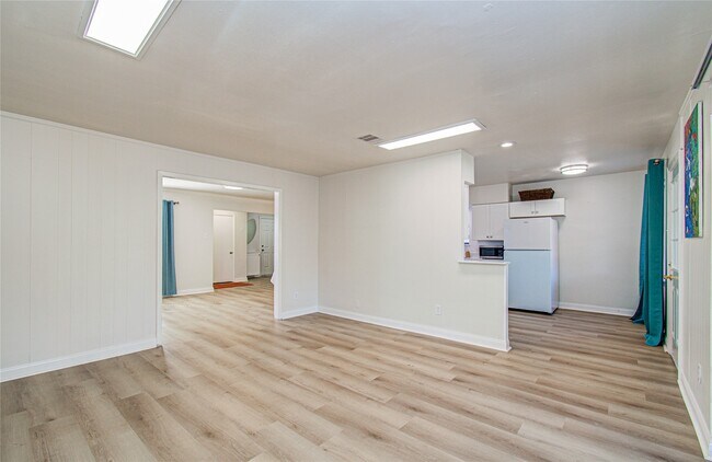 Building Photo - 5926 Ettrick Dr