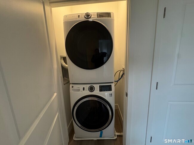 Building Photo - 414 Berlin Tpke