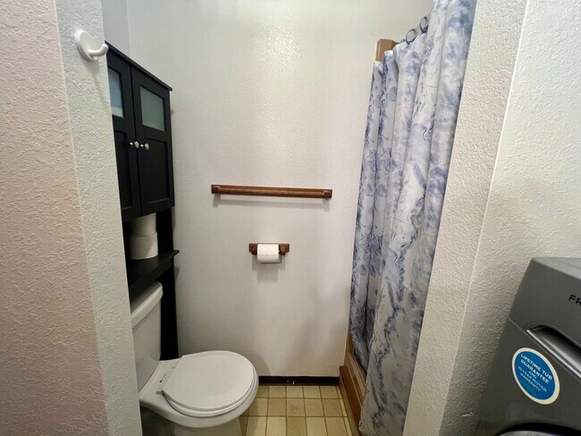 Building Photo - 1130 Hemlock Ct