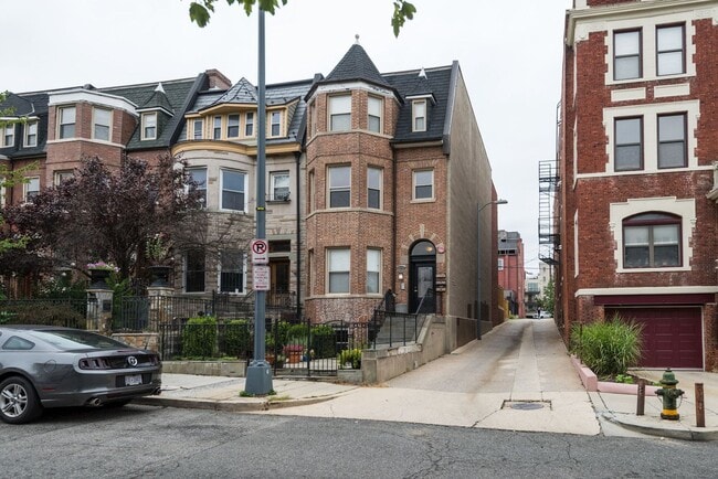 Building Photo - Historic Victorian Charm Meets Modern City Living — 1 BR + Den / 2 BA in Columbia Heights
