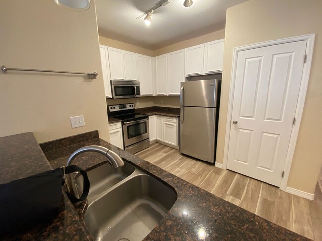Building Photo - Reunion Two Bedroom Condo with Garage