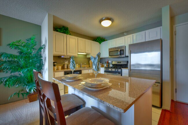 Building Photo - 530 N State St