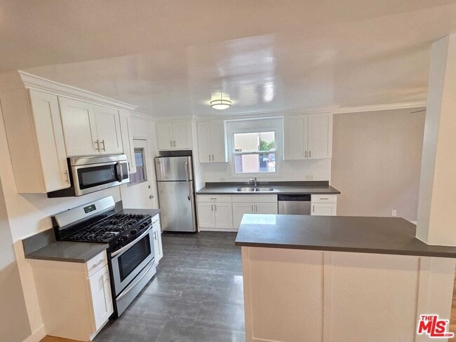 Building Photo - 5329 Vantage Ave