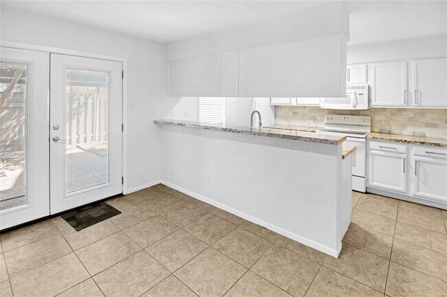 Building Photo - 1500 Sandy Springs Rd