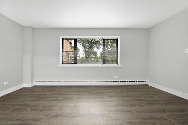 Building Photo - 2050 E 72nd Pl