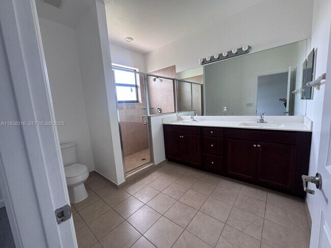 Building Photo - 3757 SE 2nd Dr