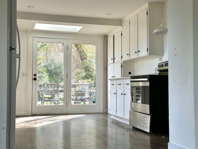 Building Photo - Spacious 1-Bedroom Home with Expansive Living Space