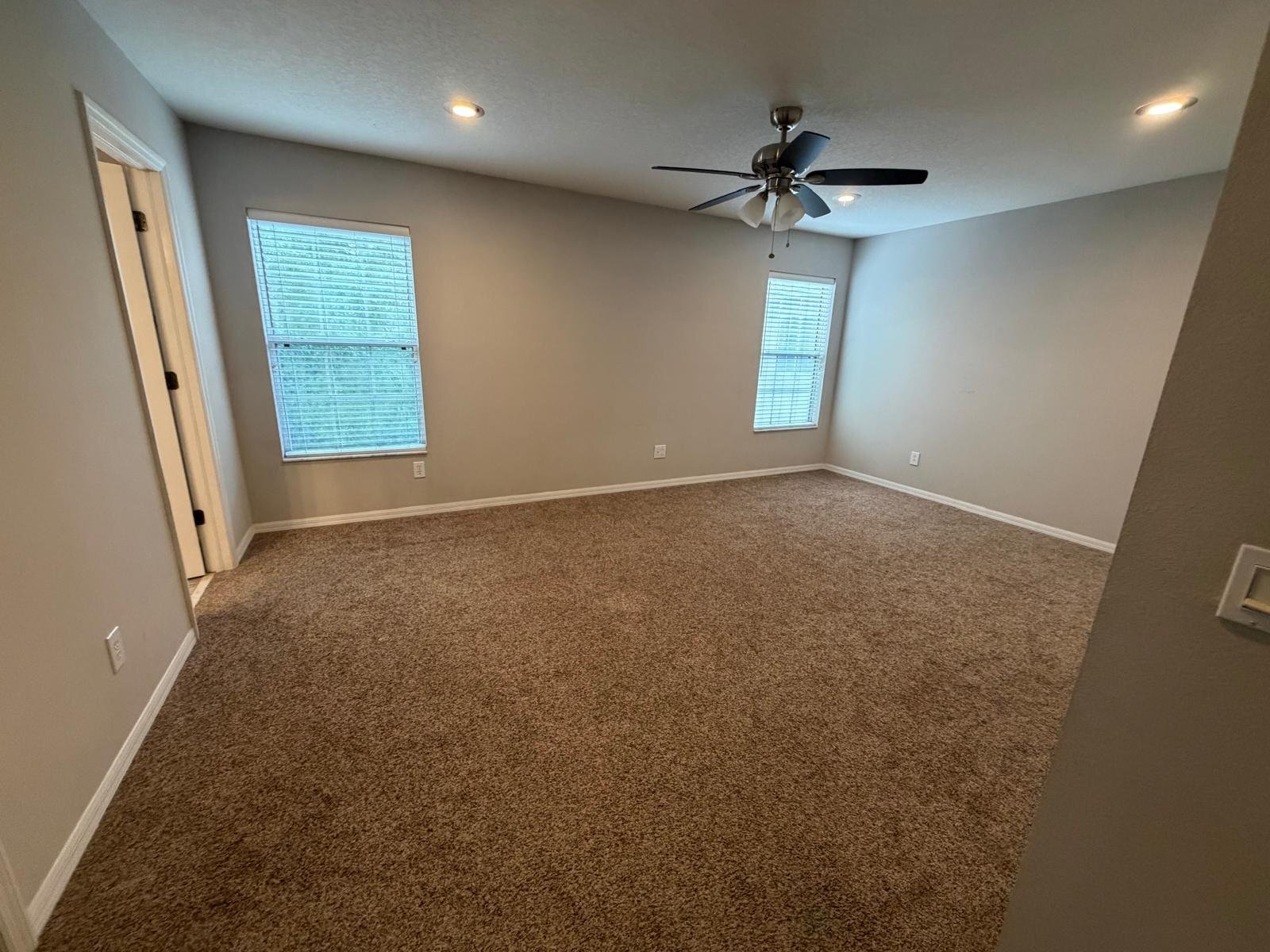 Building Photo - 2405 Silvermoss Dr