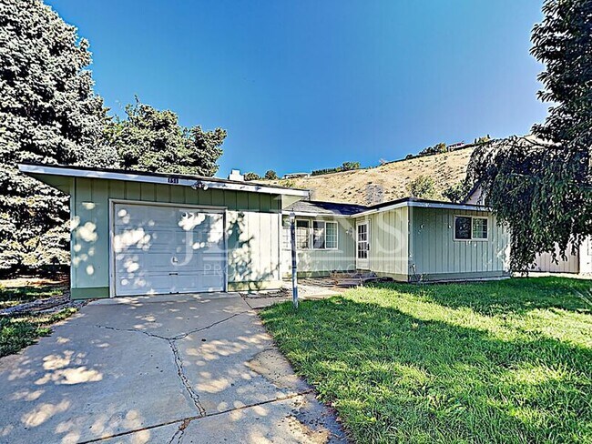 Building Photo - 151 Vista Ln