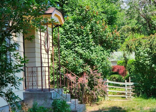 Building Photo - Most Beautiful 1bdr in Ellensburg