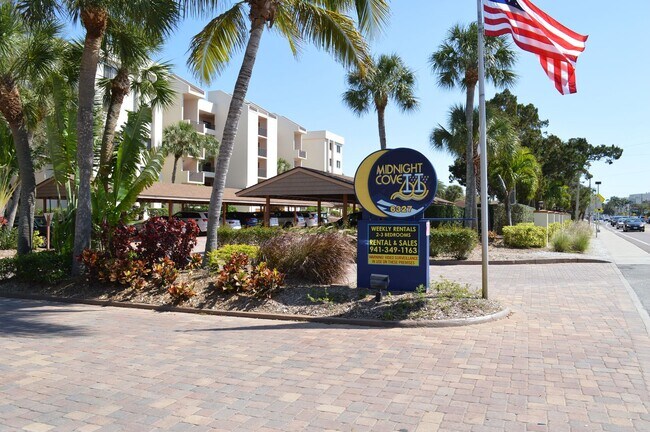 Building Photo - 2 BED 1 BATH CONDO ON SIESTA KEY **ALL UTILITIES/WIFI INCLUDED**