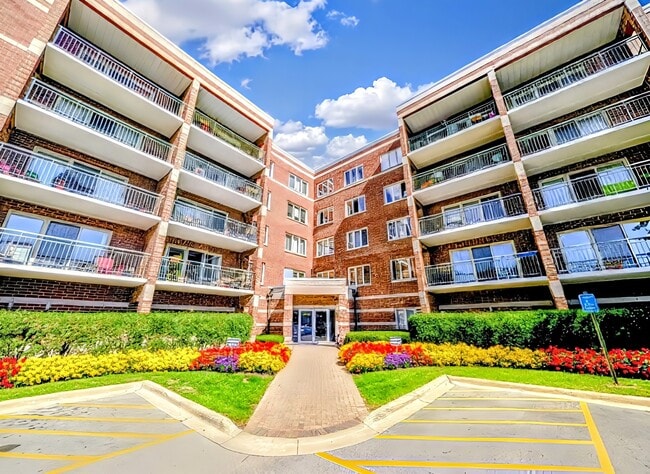 Primary Photo - 6400 W Berteau Ave