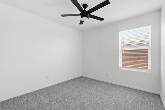 Building Photo - 12168 E Sunflower Ln