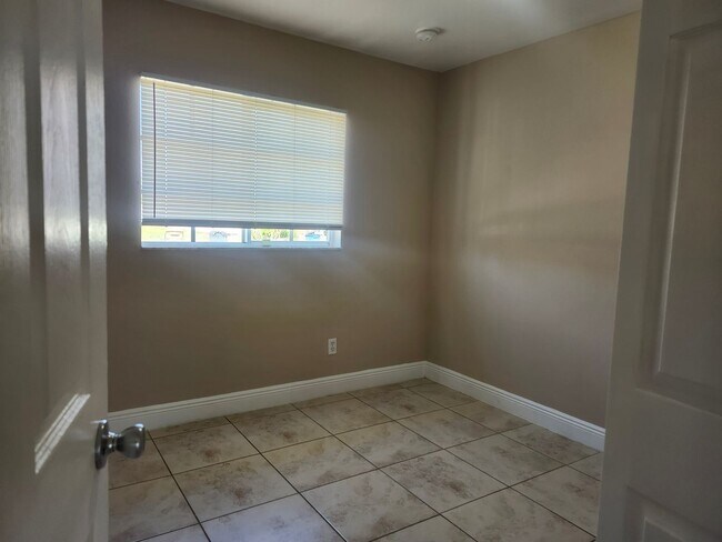 Building Photo - 217-219 Hightower Ave S