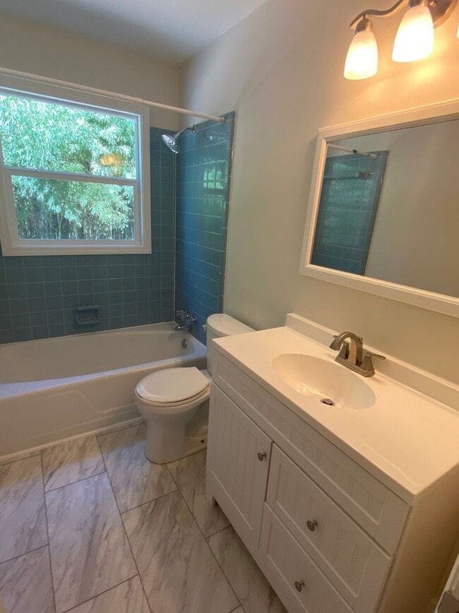 Building Photo - Charming 3-Bedroom Home in the Heart of Du...