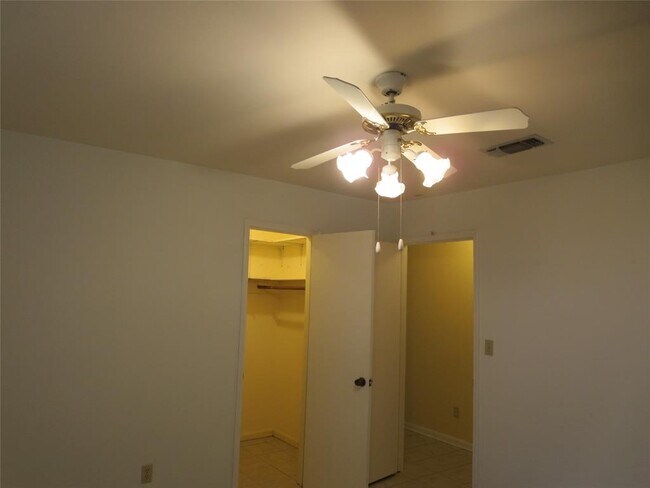 Building Photo - 1006 Walnut Bend Ln