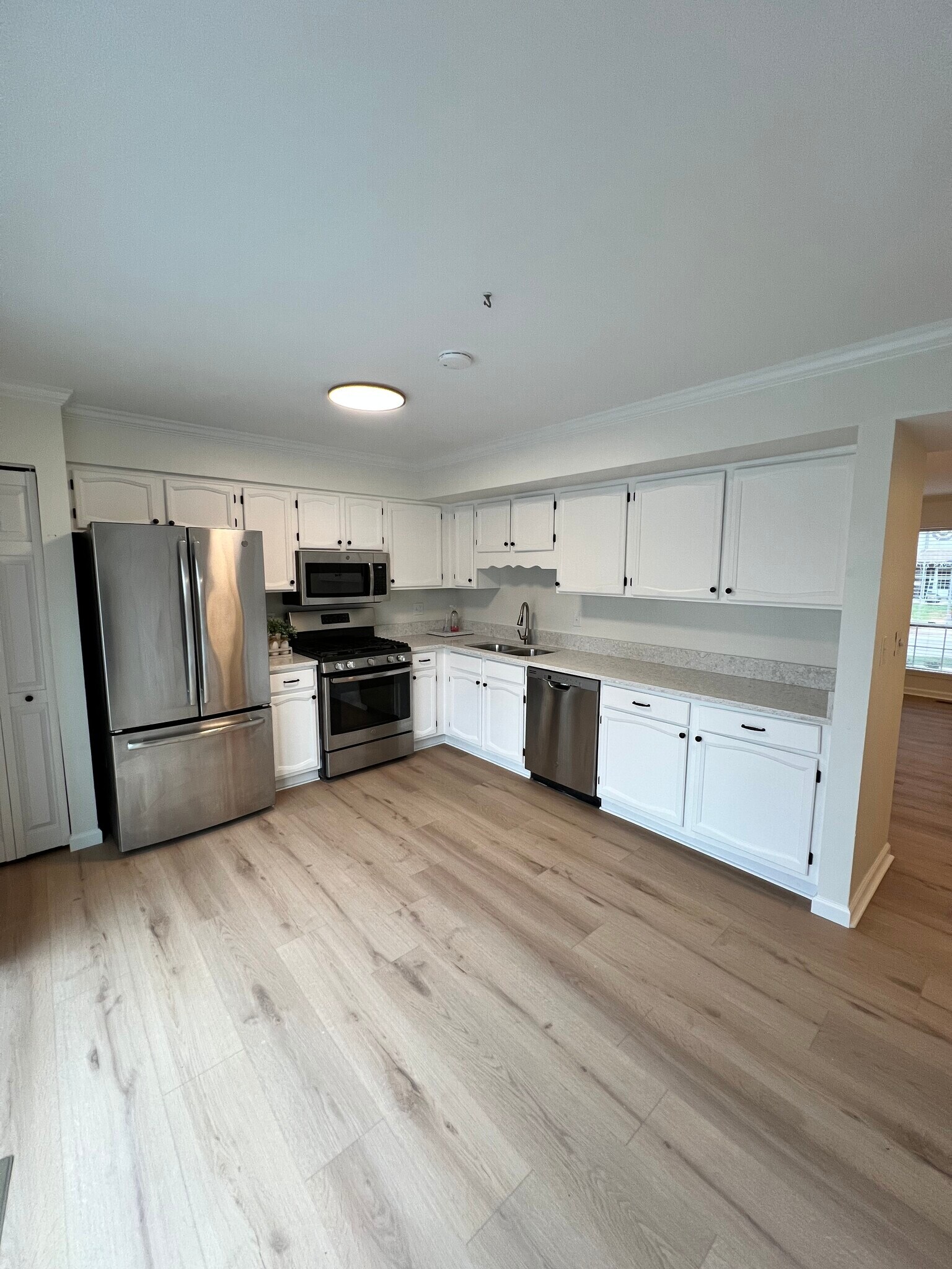 Building Photo - 666 Mariner Dr