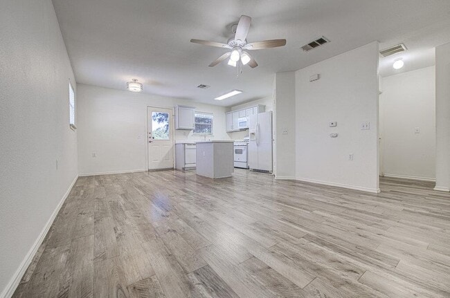 Building Photo - 8417 Twiggy Ln