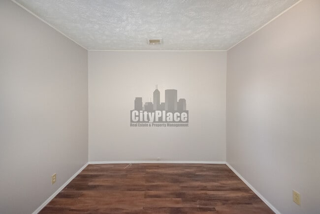 Building Photo - 6123 E 14th St