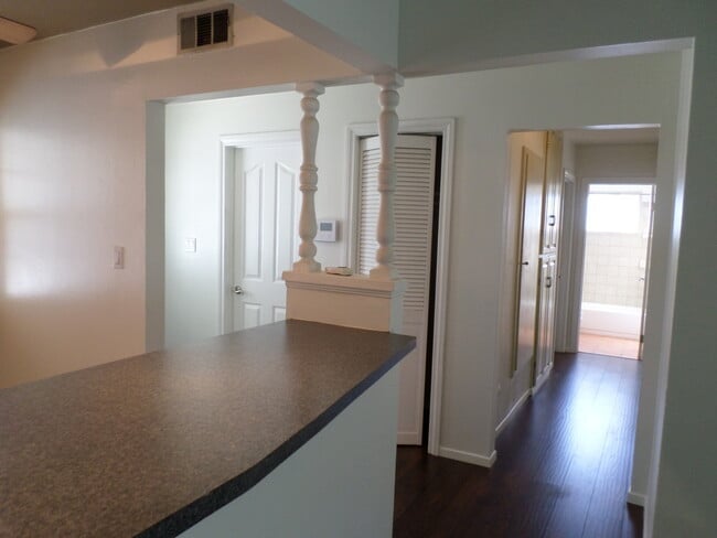 Building Photo - Classic & clean 3 bedroom 1.5 bath 1 story home