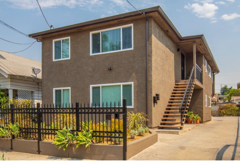 (old pic)Professional Landscaping has Matured - 3415 Plata St