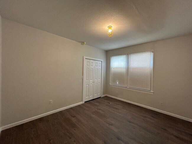 Building Photo - 2623 W Houston St