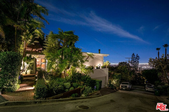 Building Photo - 1644 Marmont Ave