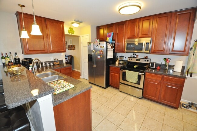 Building Photo - Landstown Lakes
