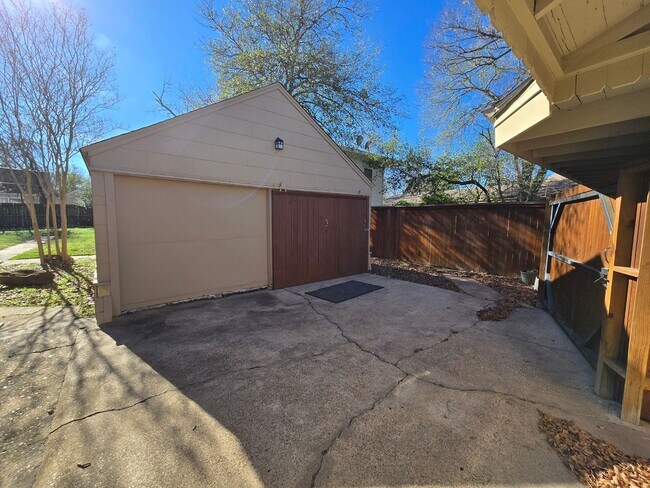 Building Photo - Spacious 3 Bedroom 2 Bath in Bryan!