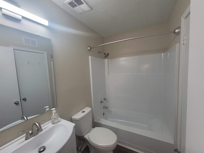 Building Photo - 154 N Auburndale St