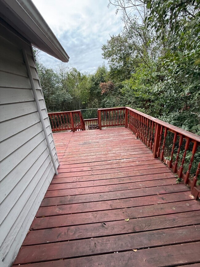 Building Photo - 391 Madison St