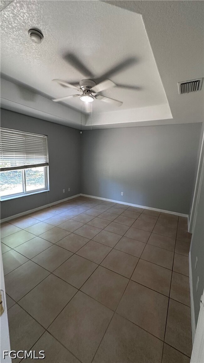 Building Photo - 213 SE 24th Ave