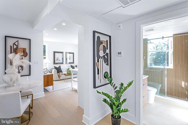 Building Photo - 2116 Kalorama Rd NW