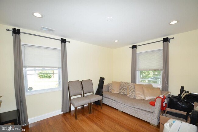 Building Photo - 6317 Everglades Dr