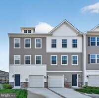 Building Photo - 157 Essex Dr