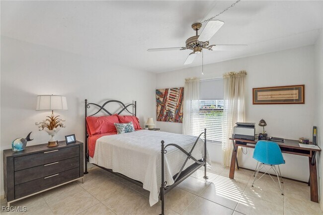 Building Photo - 4538 SE 5th Pl