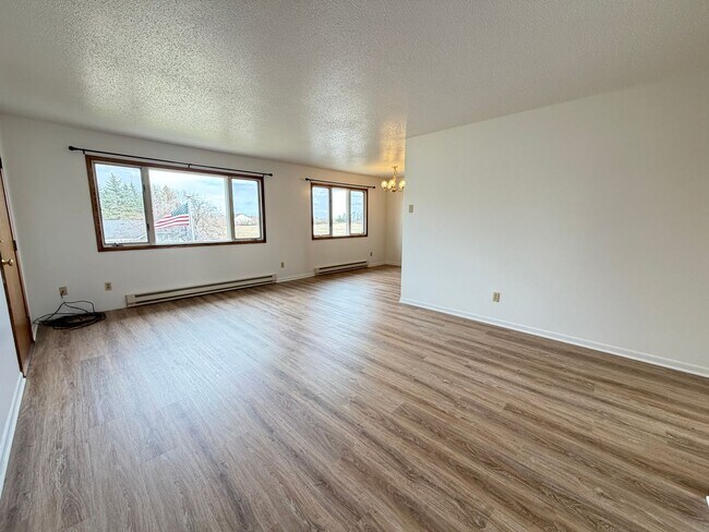 Building Photo - 3211 John Ave