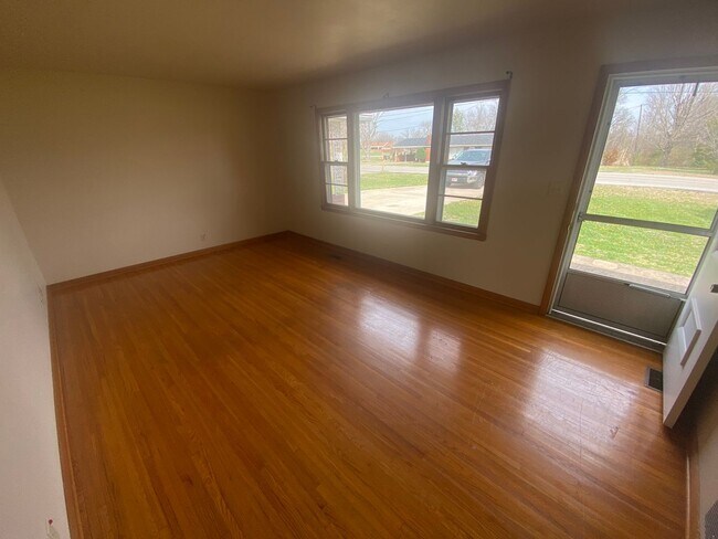 Building Photo - 404 Vosswood Dr