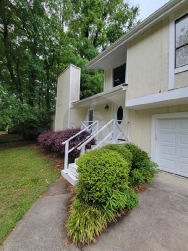 Building Photo - 180 Moonshadow Ct