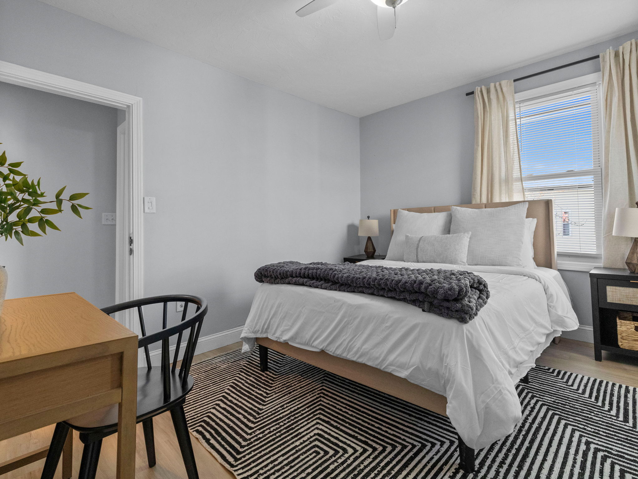 Building Photo - 168 School St