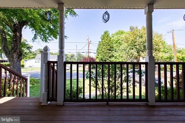 Building Photo - 303 Lincoln Ave