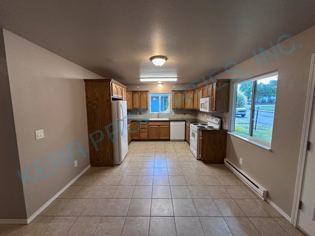 Building Photo - Charming 2-Bedroom Condo Oasis in Gresham – Cozy 780 Sq. Ft. Retreat!